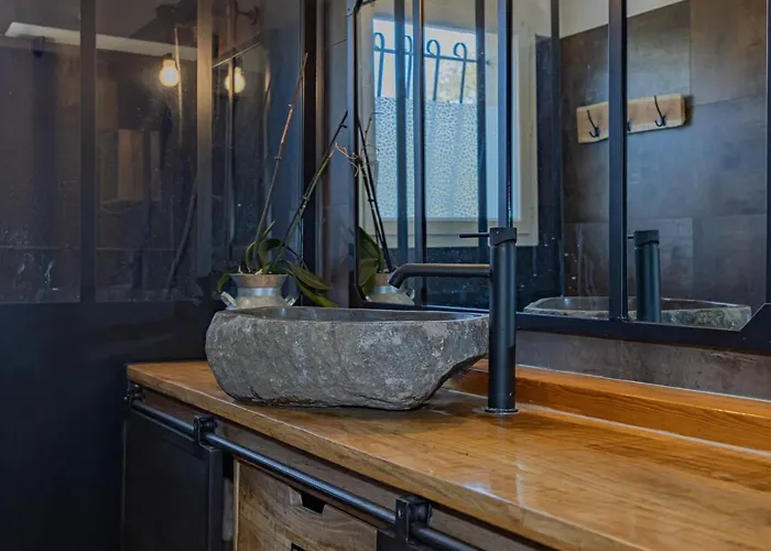 Petit Coin De Paradis Perigourdin 度假居 Montrem